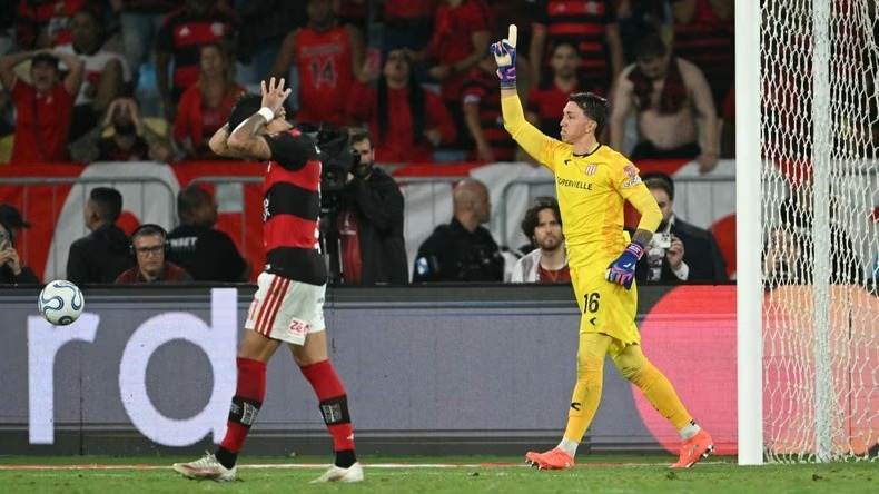 Hazaña en el Maracaná: Estudiantes resistió con diez, eliminó a Flamengo por penales y jugará la final de la Libertadores