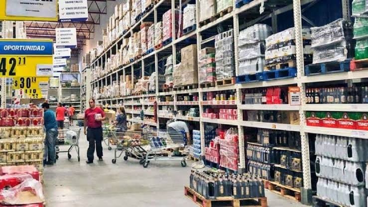 Caída del consumo en agosto: las ventas en supermercados y mayoristas bajaron más del 3%