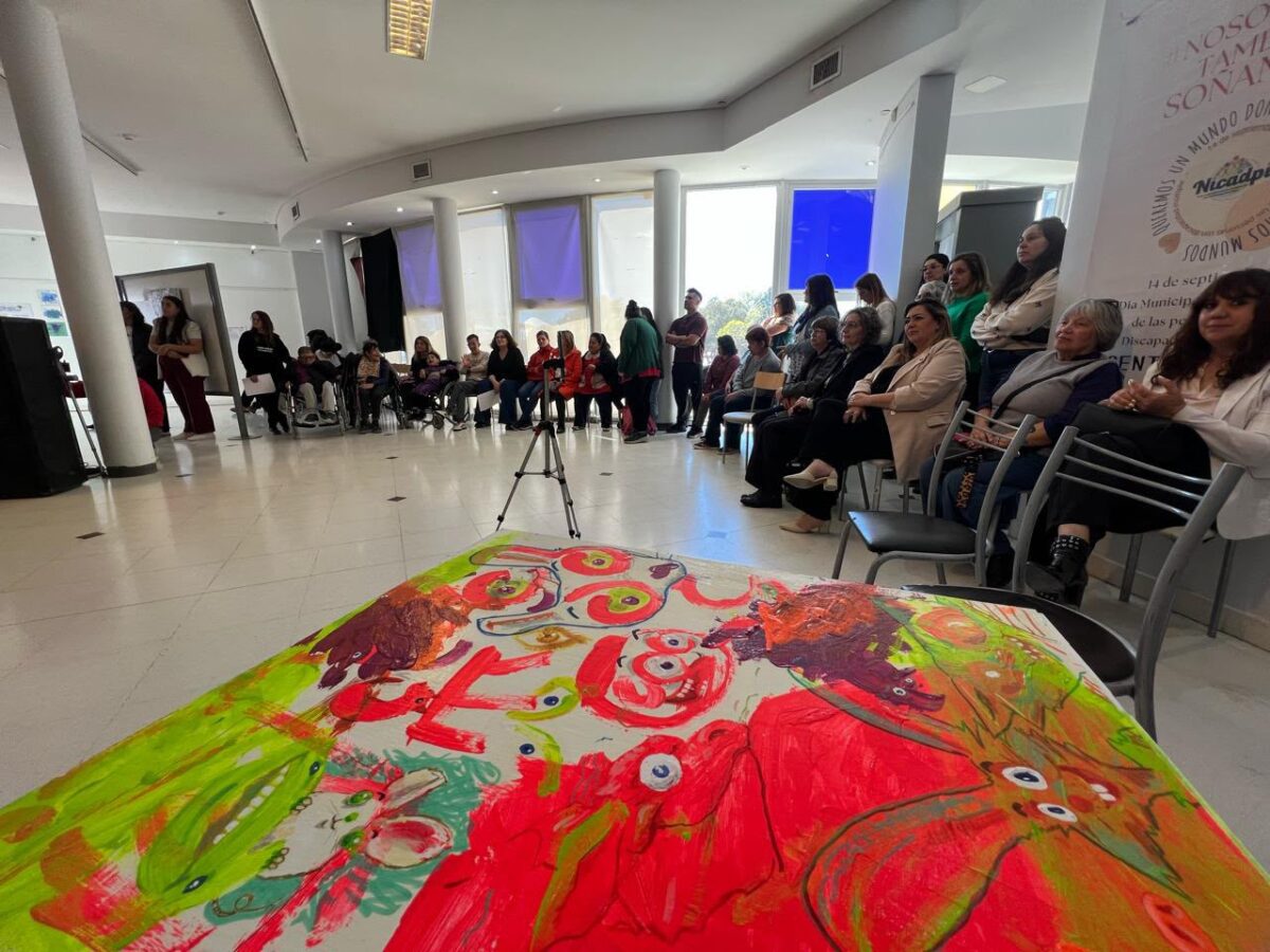 Inauguraron en Rawson la muestra «Miradas que conectan» Inauguraron en Rawson la muestra "Miradas que conectan"
