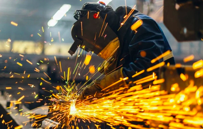 La industria volvió a caer y no se recupera