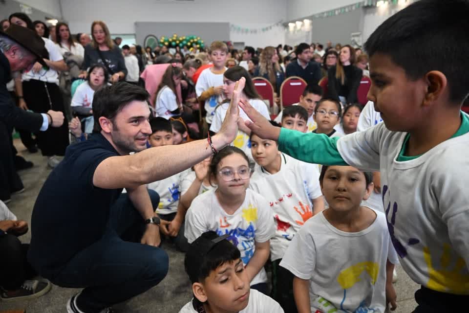40 años de Fundación Crecer: Nacho Torres anunció la construcción de un SUM junto al Municipio de Comodoro
