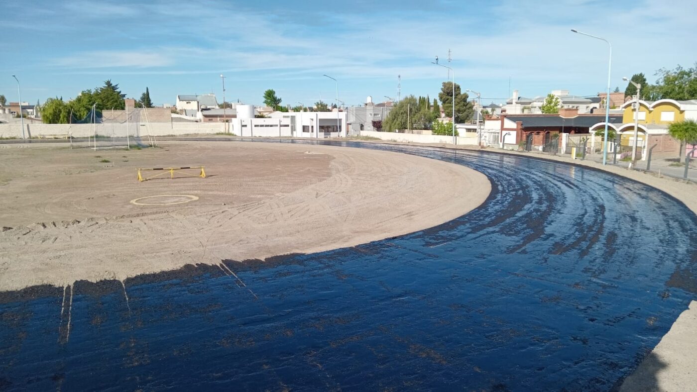 Plan Galina: la renovación de la Pista de Atletismo de Trelew alcanzó un 65% de avance y se prepara para la colocación del tartán