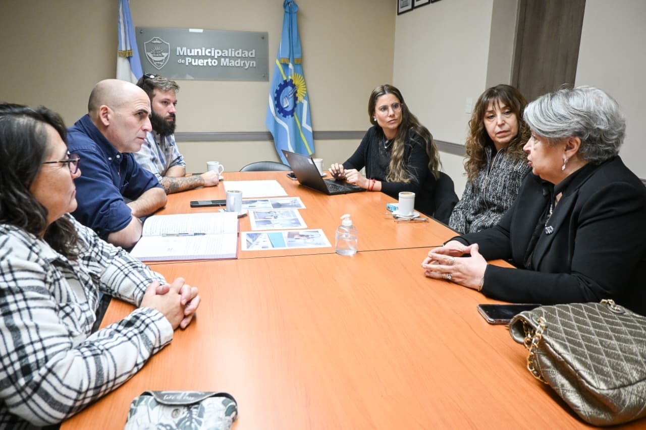 MUNICIPIO, PROVINCIA Y ALUAR AVANZAN EN LAS GESTIONES DE LA ESCUELA QUE SE CONSTRUIRÁ EN EL BARRIO PERÓN.