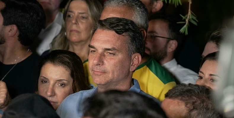 “Es el fin de la era PT”: Flávio Bolsonaro celebró su triunfo en primera vuelta y desafía a Lula