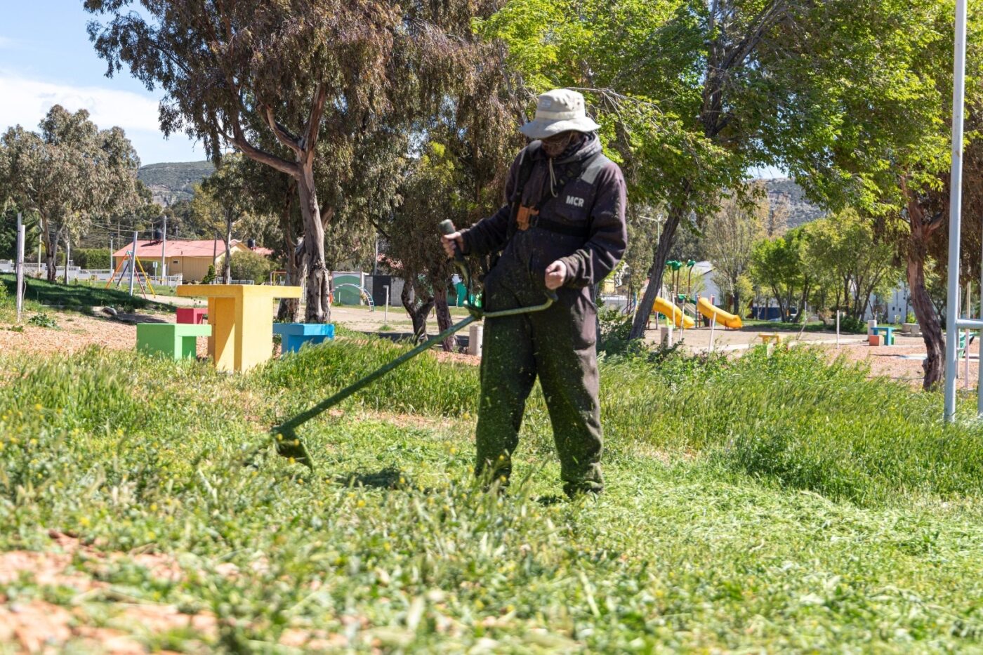Prosiguen las tareas de reacondicionamiento de espacios verdes